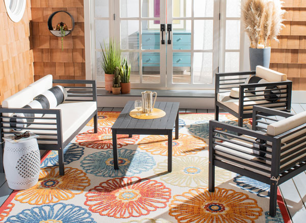 Outdoor 4 Piece Outdoor Set With Accent Pillows