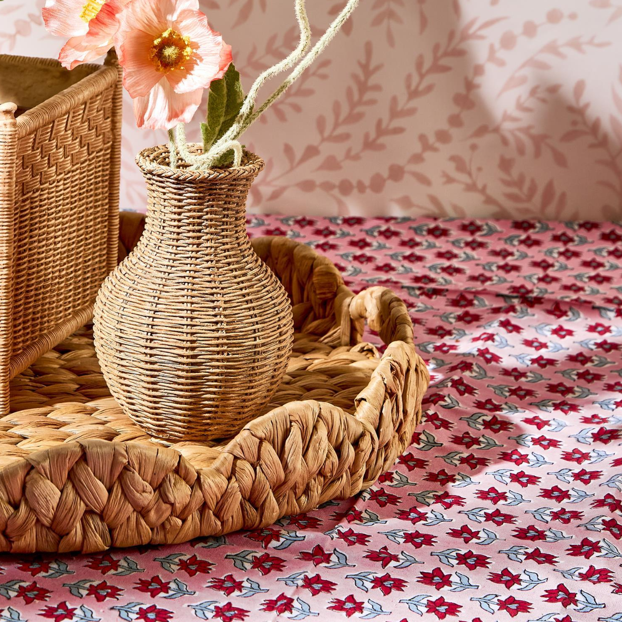 Set of 2 Scalloped Edge Round Tray Includes 2 Sizes